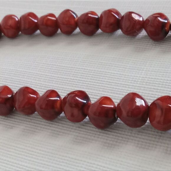 Dark Red Glossy Marble Finish Plastic Beaded Single Strand Lightweight Necklace - Picture 7 of 9